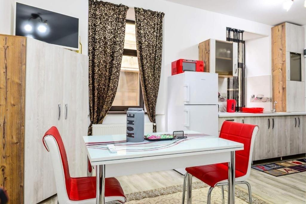 Mary Apartment Old Town Брашов Экстерьер фото